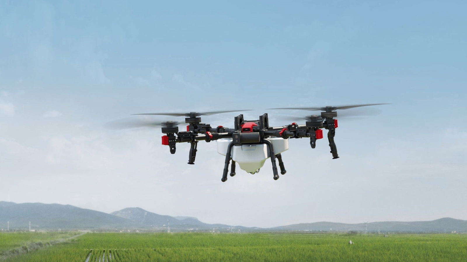 Drone agrícola XAG P60 em voo